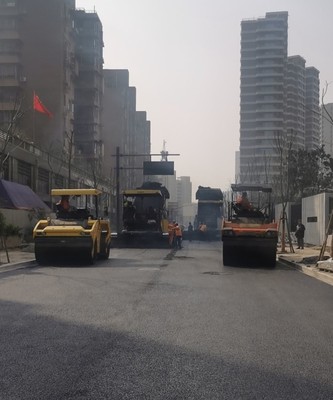 SMA路面：SMA沥青玛蹄脂路面摊铺实例2